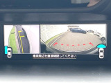 【フロント&サイドカメラ】ドライバーから見にくい死角部分を映像で確認できる前方と左側面にカメラを装着。見通しがきかない場所や住宅密集地などを運転することが多い人におすすめの安心装備です。