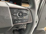 ステアリングにオーディオ操作スイッチが付いています。オーディオ画面に直接タッチしなくても操作が出来ますので、運転に集中できます。
