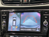 【アラウンドビューモニター】車を上から見下ろしているかのような映像で周囲の状況がひと目で確認、狭い駐車場に駐車するときも安心です♪