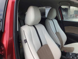 運転席廻りの画像です。操作性と安全面に考慮したつくりとなっています。