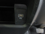 便利な充電用USBジャックも付いています。