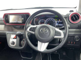 運転席まわりです。 各操作スイッチは使いやすい位置に配置されてます。