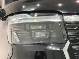 LEDヘッドライトは、点灯の瞬間から最大光量を発揮し、突然暗くなるトンネルなどでの安定感を高めます。