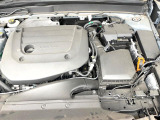 当店の認定中古車(VOLVO APPROVED CAR)はメーカー基準の車齢・走行に応じた内外装・機関の176項目もの項目に厳密な点検を実施。すべての基準を満たした自信を持ってお届けする中古車です。