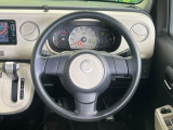 インテリアに合わせたデザインのステアリングは、運転される方のことも考え、運転しやすい形状、大きさです。是非一度、実際に触ってお確かめください。