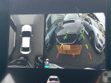 【マルチテレインモニター】車のフロントやサイドのカメラ画像を同時にモニター表示することで、悪路や狭い道を走行時でも周囲の状況確認ができ安心!本格SUVにうれしい装備です♪