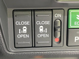 【両側パワースライドドア】スマートキーや運転席のスイッチで後席両側スライドドアの開閉が可能♪電動だから力を入れてドアを開ける必要が無く、小さなお子様でも簡単に開け閉めでき快適です♪