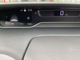 視認性の高いメーター類、安全運転に努められます。