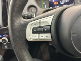 ステアリングにオーディオ操作スイッチが付いています。オーディオ画面に直接タッチしなくても操作が出来ますので、運転に集中できます。