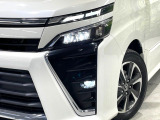 【LEDヘッドライト】悪天候や夜間走行時も良好な視界を確保し安心して運転できる高輝度LEDヘッドライトを装備!点灯速度が早く、消費電力も抑えられています。