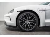 20インチ Taycan Turbo Aero ホイール搭載です。