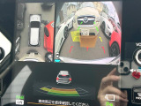 【マルチテレインモニター】車のフロントやサイドのカメラ画像を同時にモニター表示することで、悪路や狭い道を走行時でも周囲の状況確認ができ安心!本格SUVにうれしい装備です♪