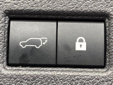 【パワーバックドア】スマートキーや運転席のボタンを押すだけでリアゲートが自動で開閉します!荷物を持っている時や、高い位置にあるバックドアを閉める際に便利な機能です♪