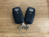 【スマートキー】 スマートキーを携帯していれば、ドアハンドルのボタンを押すだけでロックの解除ができます。