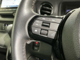 ステアリングにオーディオ操作スイッチが付いています。オーディオ画面に直接タッチしなくても操作が出来ますので、運転に集中できます。
