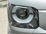 LEDヘッドライトは、点灯の瞬間から最大光量を発揮し、突然暗くなるトンネルなどでの安定感を高めます。