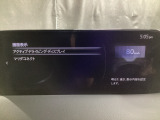 フロントガラス投影タイプのヘッドアップディスプレイを採用しています。現車速やナビルート案内、走行車線表示、前方車表示、交通標識表示など情報も多彩です。