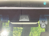 【ホンダセンシング】走行中に前方の車両等を認識し、衝突しそうな時は警報とブレーキで衝突回避と被害軽減をアシスト。より安全にドライブをお楽しみいただけます。
