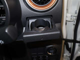 運転席専用ドリンクホルダーも装備