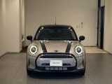 地域最大級の展示台数!お気に入りのお車があれば、ぜひステアリングを手にしてください。稀少モデルも鋭意取り揃え、幅広いニーズにお応えいたします。スタッフ一同皆様のご来店を、心よりお待ち申し上げます。