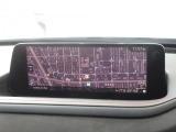 マツダコネクトの8.8インチワイドセンターディスプレイです。『Android Auto』『Apple CarPlay』や独自のコネクテッドサービスに対応したインターフェイスシステムです。