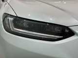 LEDヘッドライトは、点灯の瞬間から最大光量を発揮し、突然暗くなるトンネルなどでの安定感を高めます。