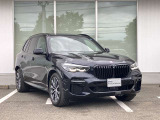 BMW Card (Visa)とBMW Diners Cardの2種類をご用意しております。充実のポイントプログラムや多様なサービスの他にカード契約期間中はBMWエマージェンシー・サービスが24時間365日ご利用いただけます。