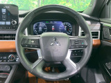 【純正革巻きステアリング】上質な革を使用することで、手にしっかり馴染みとても運転しやすいハンドルです♪