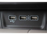 2.5AのUSB(充電)が付いており、車内でもしっかりとスマートフォン等の機器へ充電可能です♪