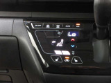 オートエアコンでお好みの温度になり、運転に集中できます。