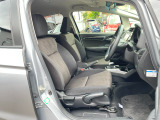 体を包み込む形のシートなので、長時間運転しても疲れません。