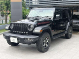遠くから見てもひと目でJeepとわかるデザイン。アウトドアからフォーマルなシーンまでしっかりとこなします。