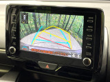 【バックカメラ】駐車時に後方がリアルタイム映像で確認できます。大型商業施設や立体駐車場での駐車時や、夜間のバック時に大活躍!運転スキルに関わらず、今や必須となった装備のひとつです!