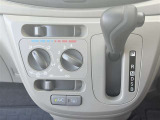 シフトレバー・エアコン操作部です◎