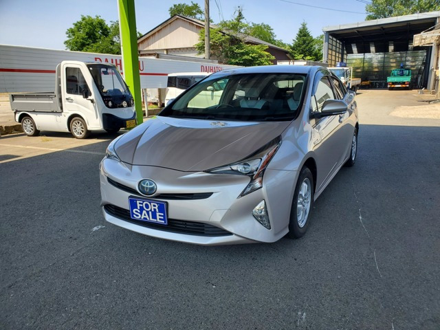プリウス 1.8 S E-Four 4WD 