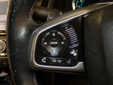 【ステアリングリモコン】ステアリングにオーディオ調節可能なスイッチが装備されていますので運転中でも視線をそらさずにオーディオの調節が可能です!