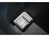 USBオーディオ用ソケットがついていますので携帯電話などを接続すれば音楽等の再生が可能です!充電用ソケットもございます!