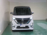 明度の高いLEDヘッドライトで、夜間の運転も安心です。