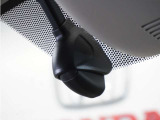 ◆ドライブレコーダー◆映像・音声などを記録する自動車用の装置です。 もしもの事故の際の記録はもちろん、旅行の際の思い出としてドライブの映像を楽しむことができます。