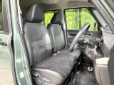 運転席シート廻りは使用感も少なく、良好な状態となっています。前オーナー様が丁寧に使っていたことがよくわかりますね。