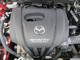 「SKYACTIV-G(ガソリン)」は、規格外の高圧縮を実現し、世界のエンジン技術者に驚きを与えました。さらに、それを維持したままノッキングの発生を抑え、熱効率を向上、走りにも寄与したエンジンです。