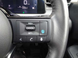 【プロパイロット】搭載。高速道路同一車線内走行時に、ステアリング、アクセル、ブレーキ操作をクルマがサポート。ドライバーの負担を軽減します。