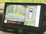 【パノラミックビューモニター】専用のカメラにより、上から見下ろしたような視点で360度クルマの周囲を確認することができます☆死角部分も確認しやすく、狭い場所での切り返しや駐車もスムーズに行えます。