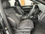 長時間の運転でも疲れを感じにくい、適度な硬さのシートです!