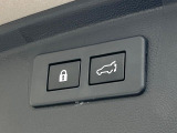 【パワーバックドア】スマートキーや運転席のボタンを押すだけでリアゲートが自動で開閉します!荷物を持っている時や、高い位置にあるバックドアを閉める際に便利な機能です♪