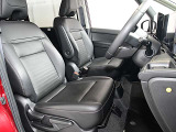 運転席まわりです。実際に座ってみて乗り心地を体感してみて下さい。