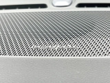 【harman kardon】ハーマンカードンのHi-Fiスペシャリストと共に、モデル別に開発・設計された専用チューニングが臨場感溢れる音響空間を実現しています。