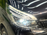 【LEDヘッドライト】悪天候や夜間走行時も良好な視界を確保し安心して運転できる高輝度LEDヘッドライトを装備!点灯速度が早く、消費電力も抑えられています。