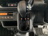 操作性の良いインパネシフト。ミッションはCVT(無段変速)となります。