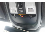 緊急時には、SOS ボタンを押すと、Volvo On Call サービスセンター または最寄りの緊急コールセンターに連絡することができます。